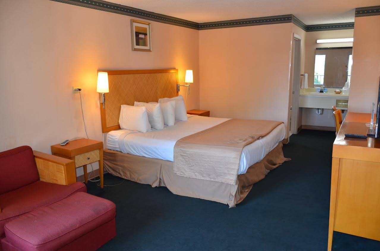 Days Inn Cheraw Bagian luar foto