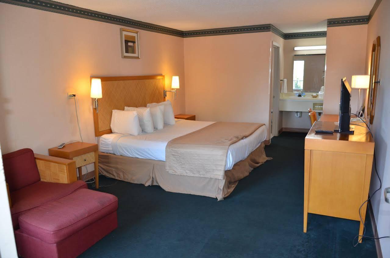 Days Inn Cheraw Bagian luar foto
