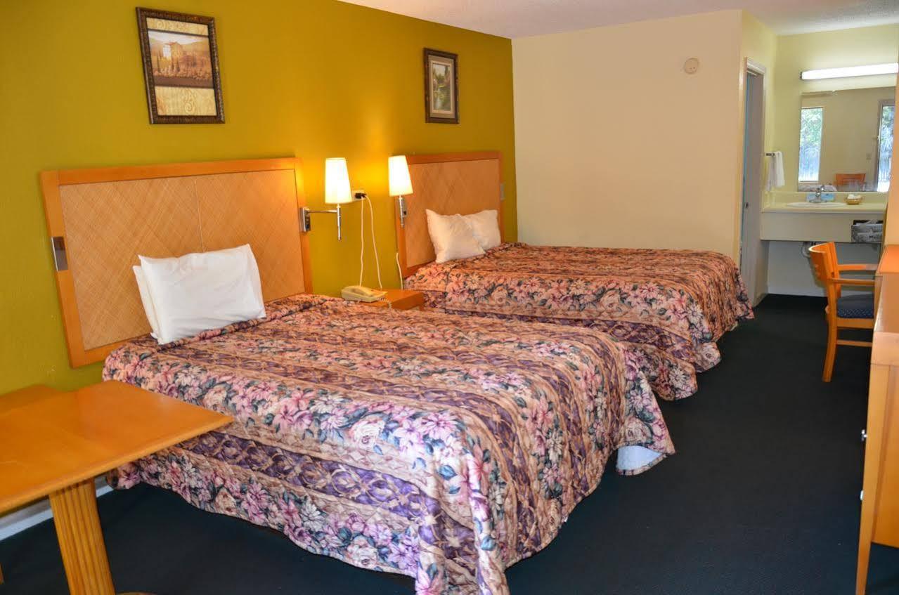 Days Inn Cheraw Bagian luar foto