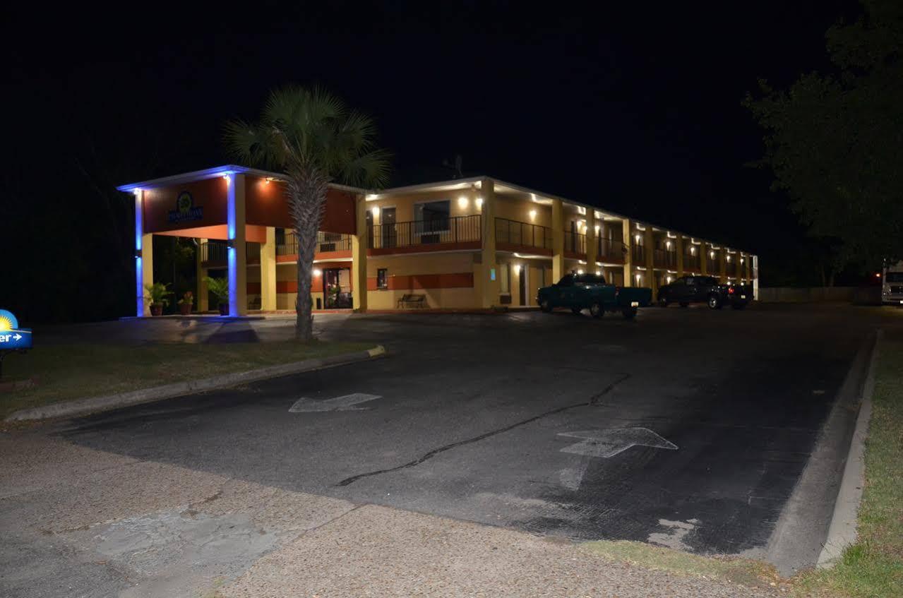 Days Inn Cheraw Bagian luar foto