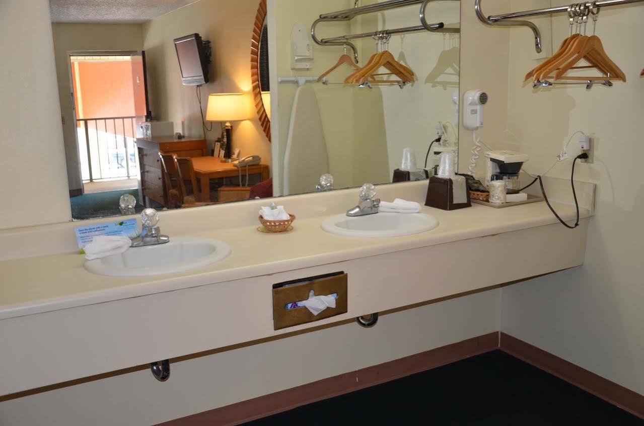 Days Inn Cheraw Bagian luar foto